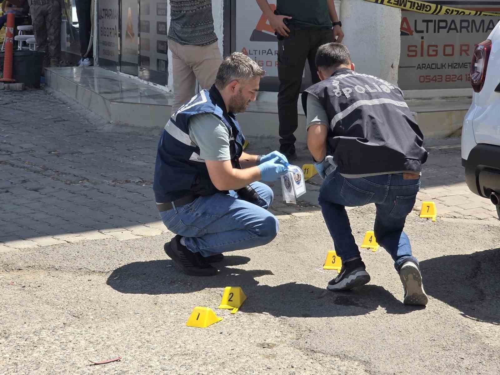 Siverek’te adliye çıkışında 2 kişiyi silahla yaralayan zanlı yakalandı