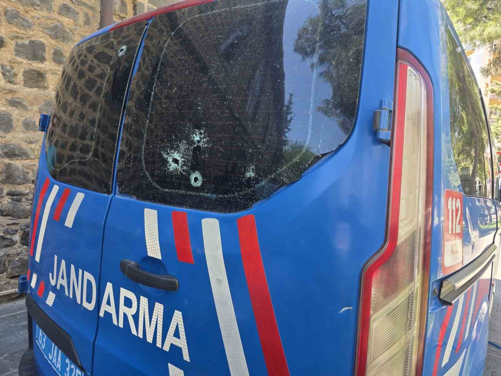 Siverek’te adliye çıkışında 2 kişiyi silahla yaralayan zanlı yakalandı