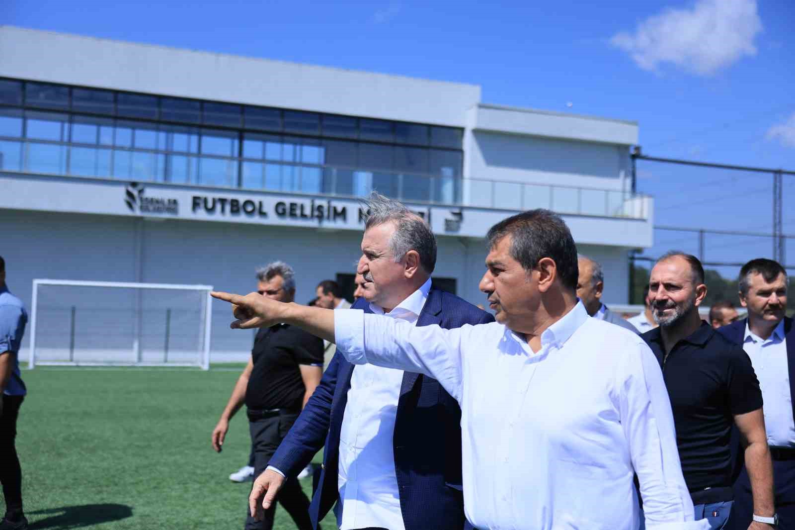 T&uuml;rkiye&rsquo;nin ilk futbol gelişim merkezi hizmete başladı
