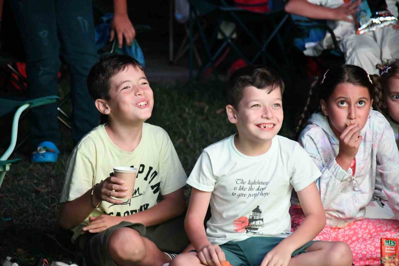 İznik&rsquo;te yaz akşamları &ccedil;ocukların neşesiyle renkleniyor
