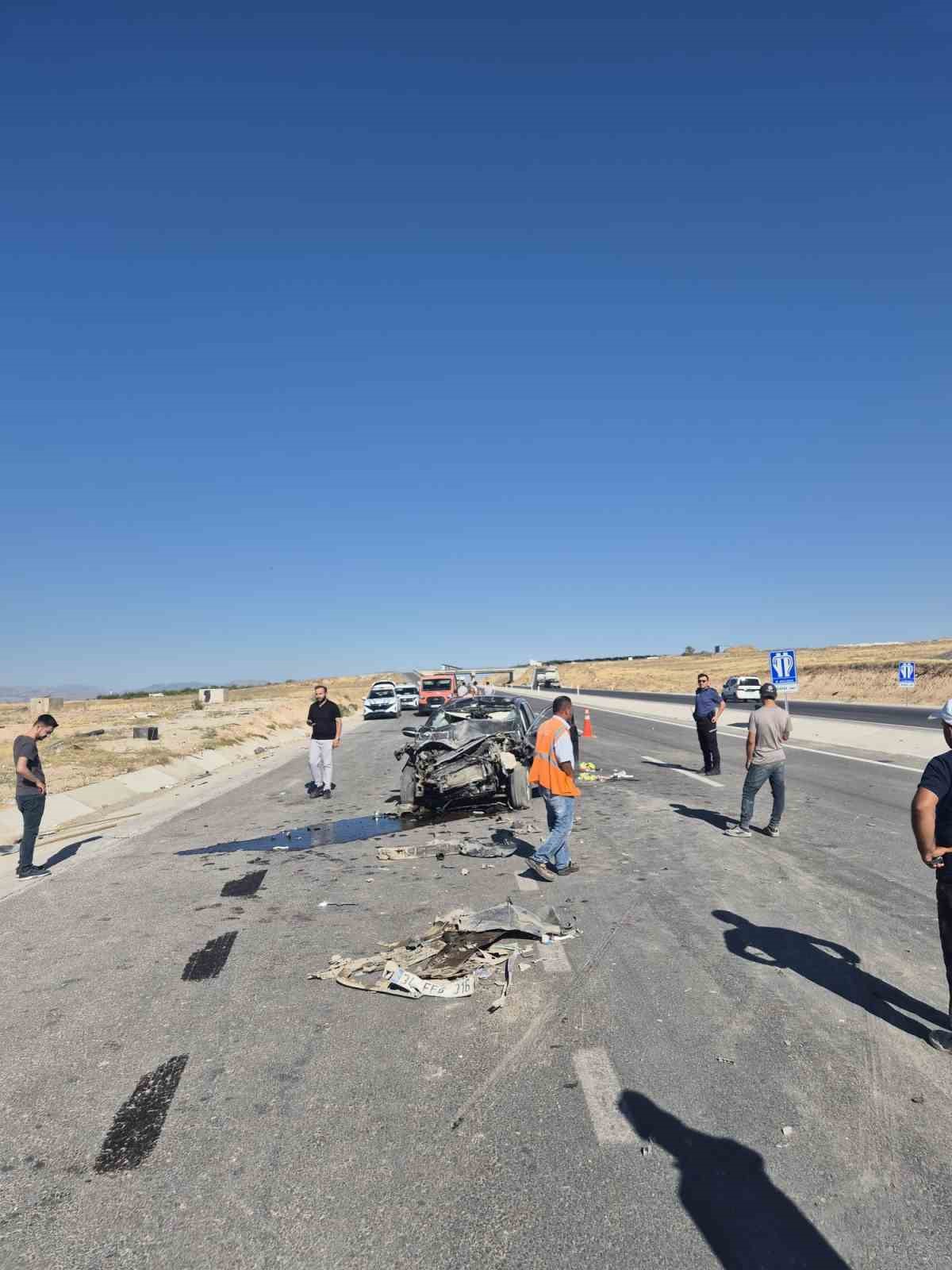 Malatya&rsquo;da kamyon ile otomobil &ccedil;arpıştı: 1 &ouml;l&uuml;
