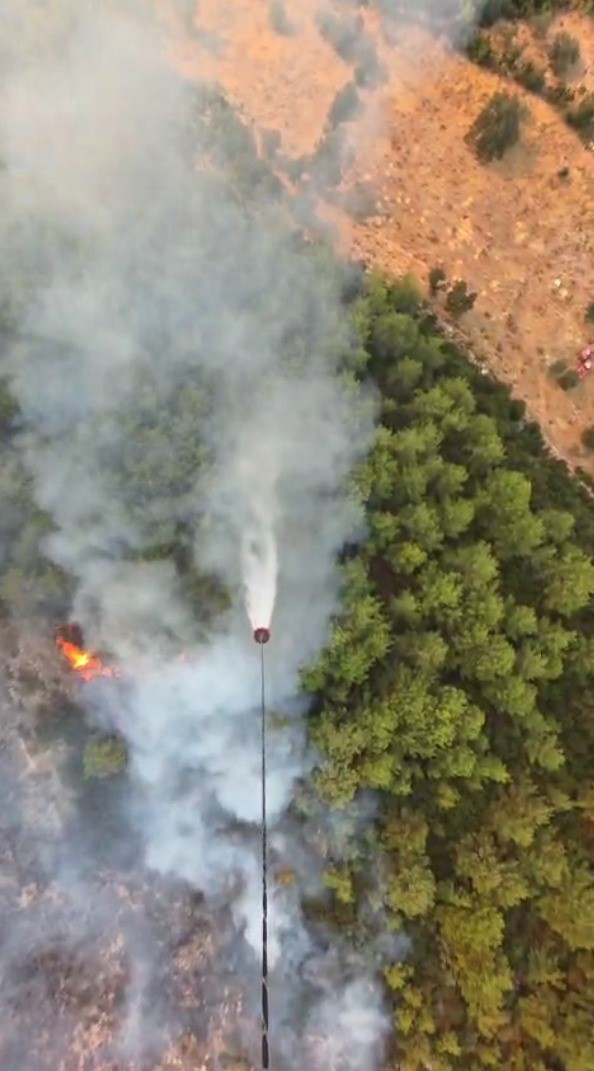 Muğla&rsquo;daki yangını s&ouml;nd&uuml;rme &ccedil;alışmaları aralıksız s&uuml;r&uuml;yor
