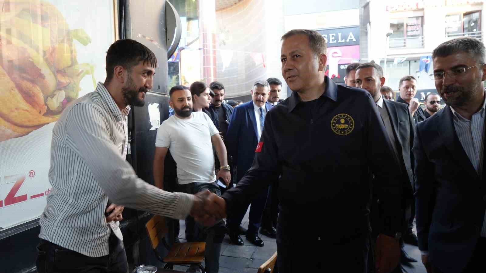 Bakan Yerlikaya Erzurum’da esnafı ziyaret etti

