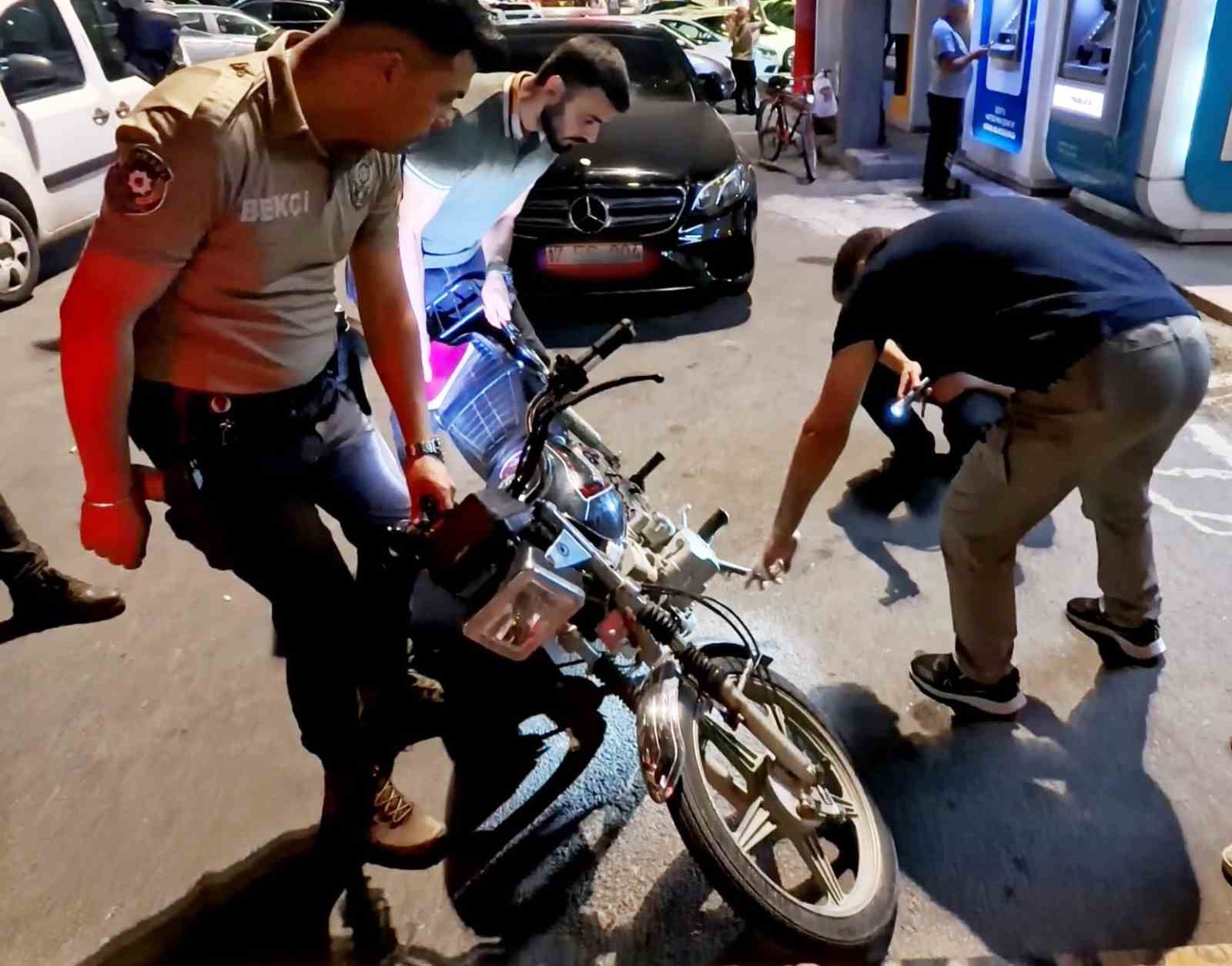 Plakasız ve şasi numarasız motosiklet trafikten men edilerek, kriminale g&ouml;nderildi
