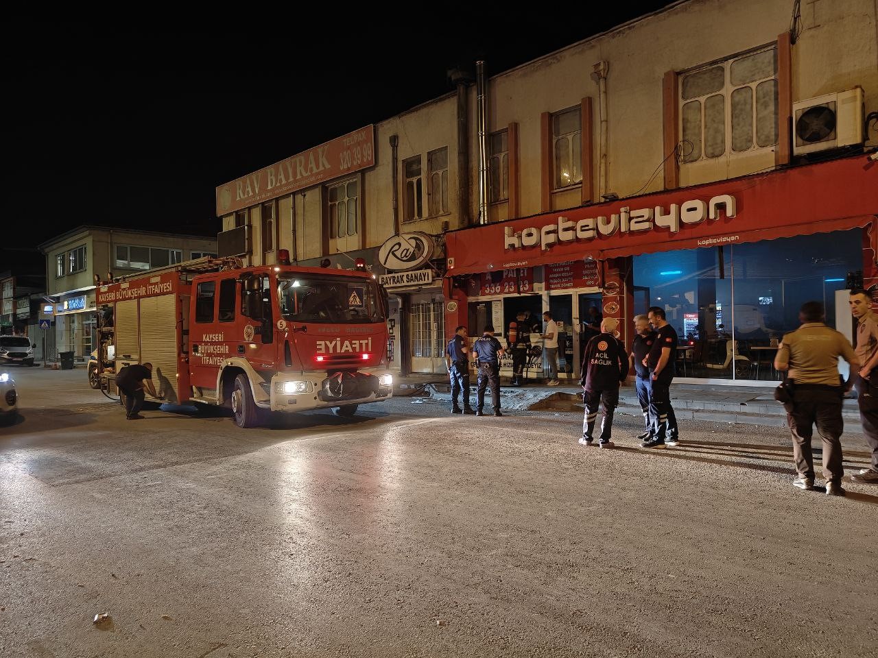 Ocaktaki k&ouml;z iş yerinde yangın &ccedil;ıkardı
