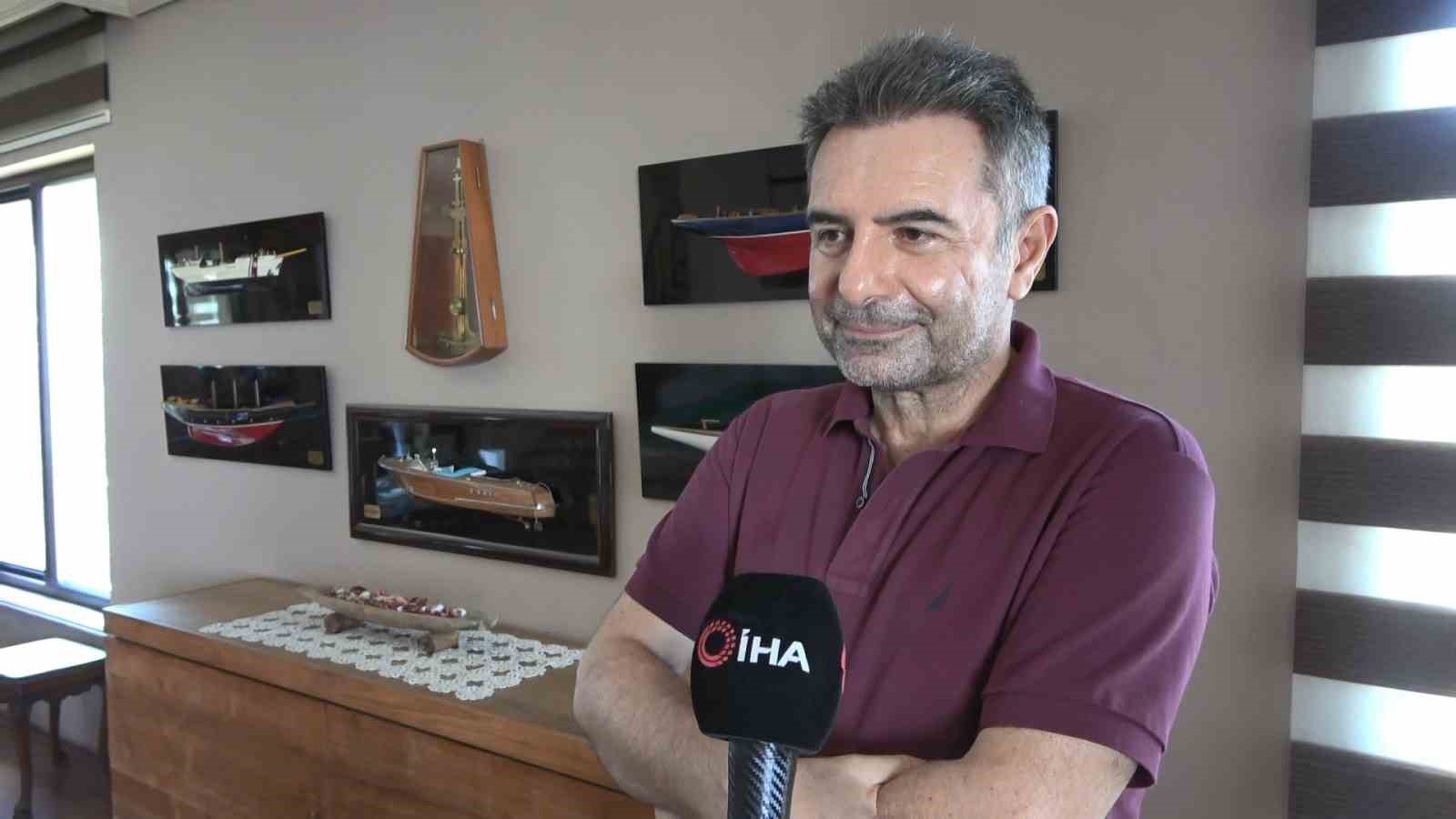 Hobi amaçlı ürettiği maket tekneleri evinin duvarına dekor yaptı
