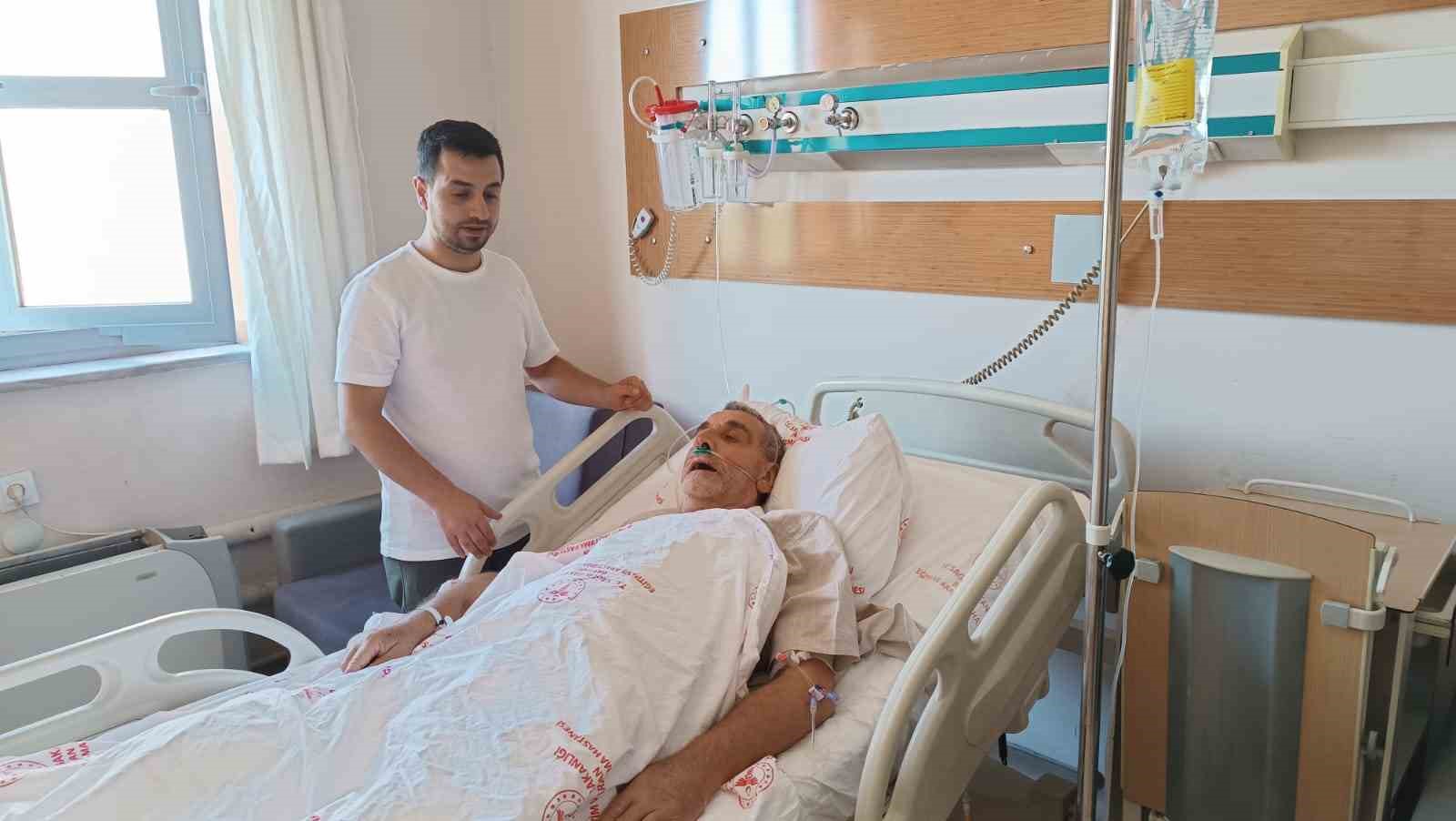 Batman Eğitim ve Araştırma Hastanesi&rsquo;nde ilk kez uygulanan yapay mesane ameliyatı hastaya şifa oldu
