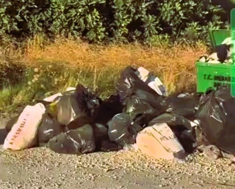 Merkezefendi esnafından belediyeye çöp tepkisi