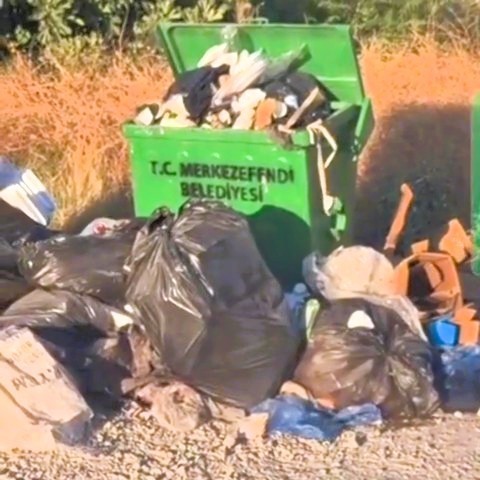 Merkezefendi esnafından belediyeye &ccedil;&ouml;p tepkisi
