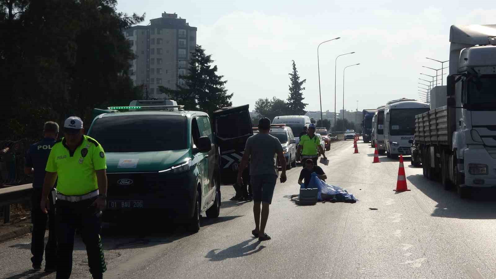 Otoyolda tırın &ccedil;arptığı şahıs &ouml;ld&uuml;
