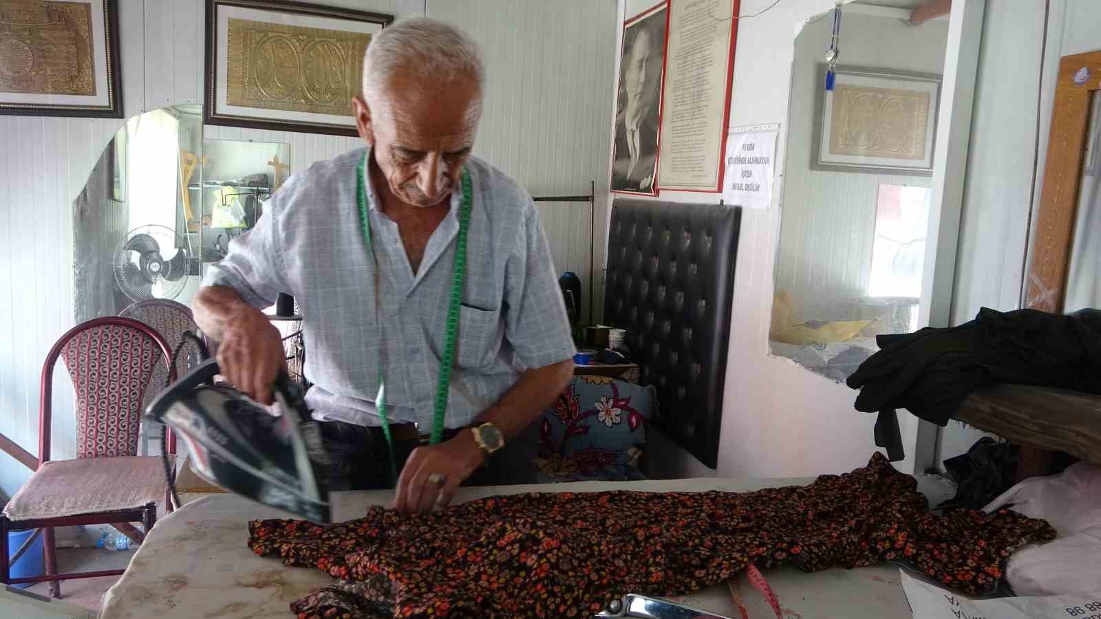 Dikiş makinesi başında ge&ccedil;en bir &ouml;m&uuml;r
