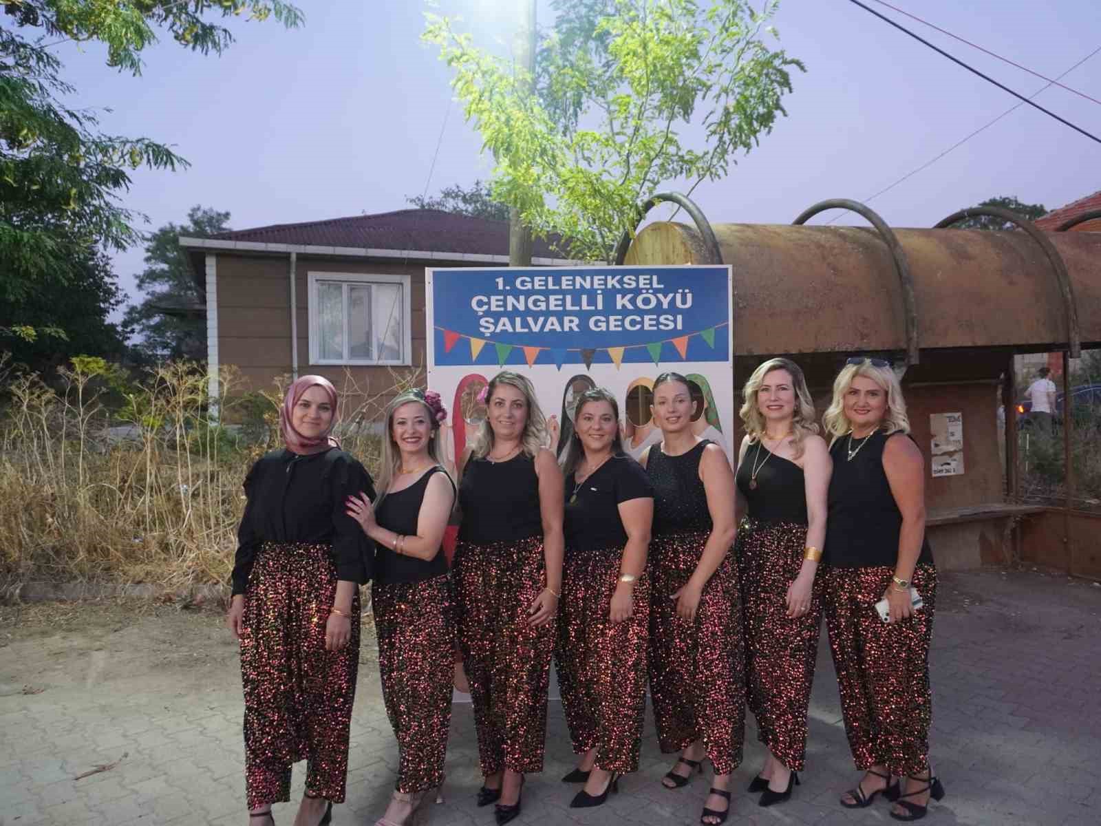 Lüleburgaz’da "Şalvar Gecesi" renkli görüntülere sahne oldu