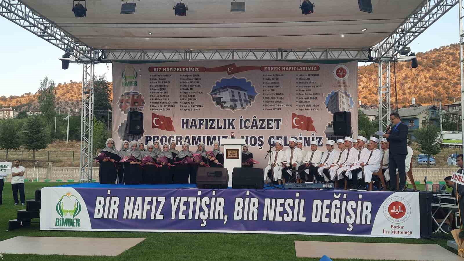 Bozkır’da hafızlık eğitimi tamamlayan 41 öğrenciye icazet belgesi verildi