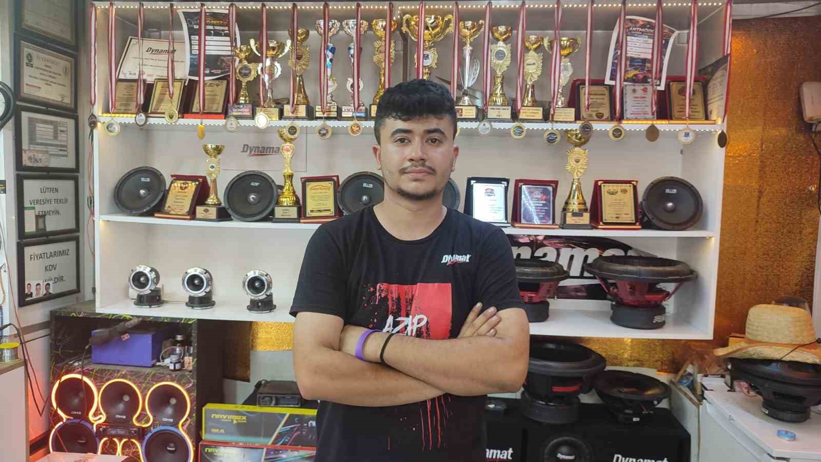 Ses tutkusunu mesleğe d&ouml;n&uuml;şt&uuml;rd&uuml;
