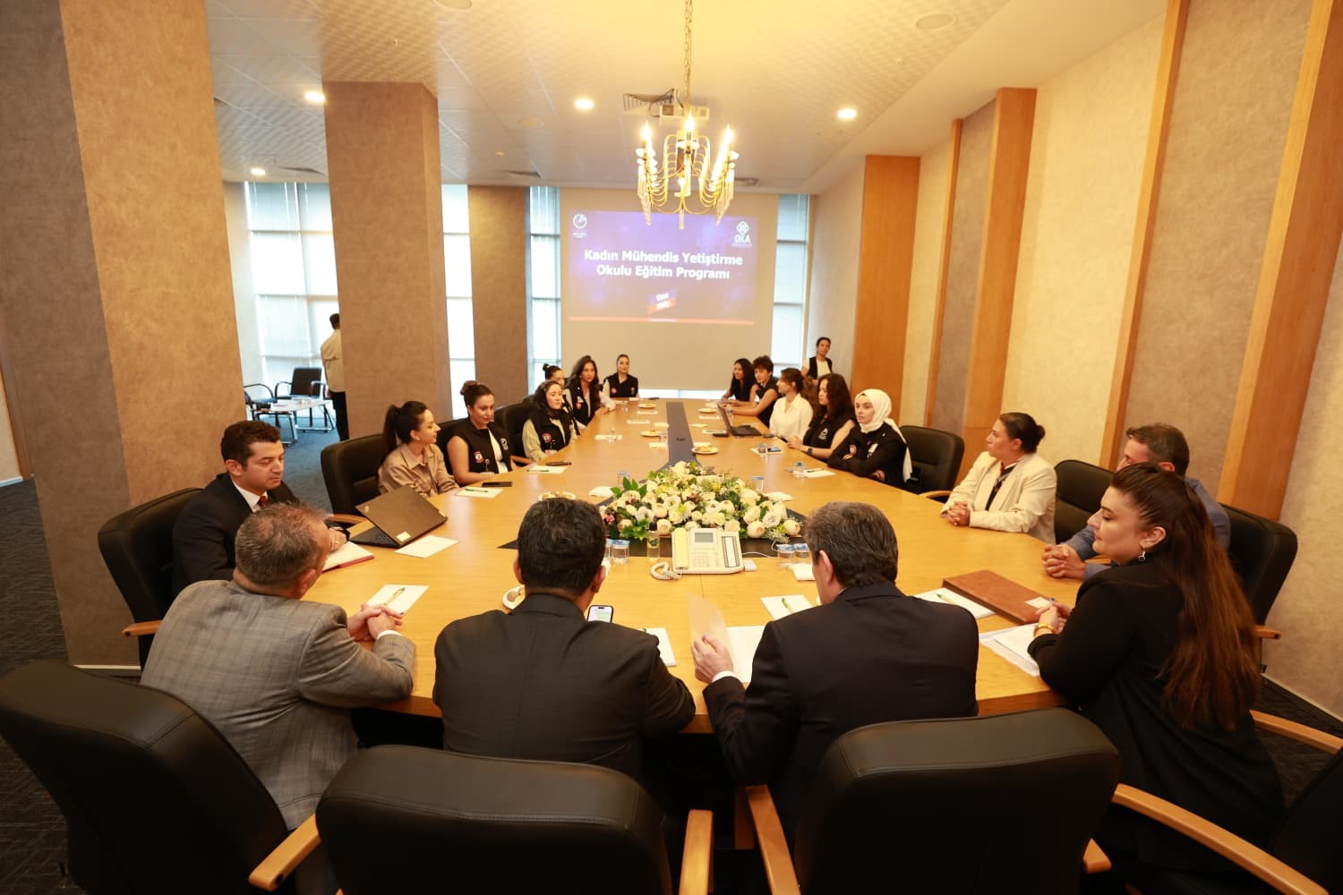 Sanayide d&ouml;n&uuml;ş&uuml;me kadın eli
