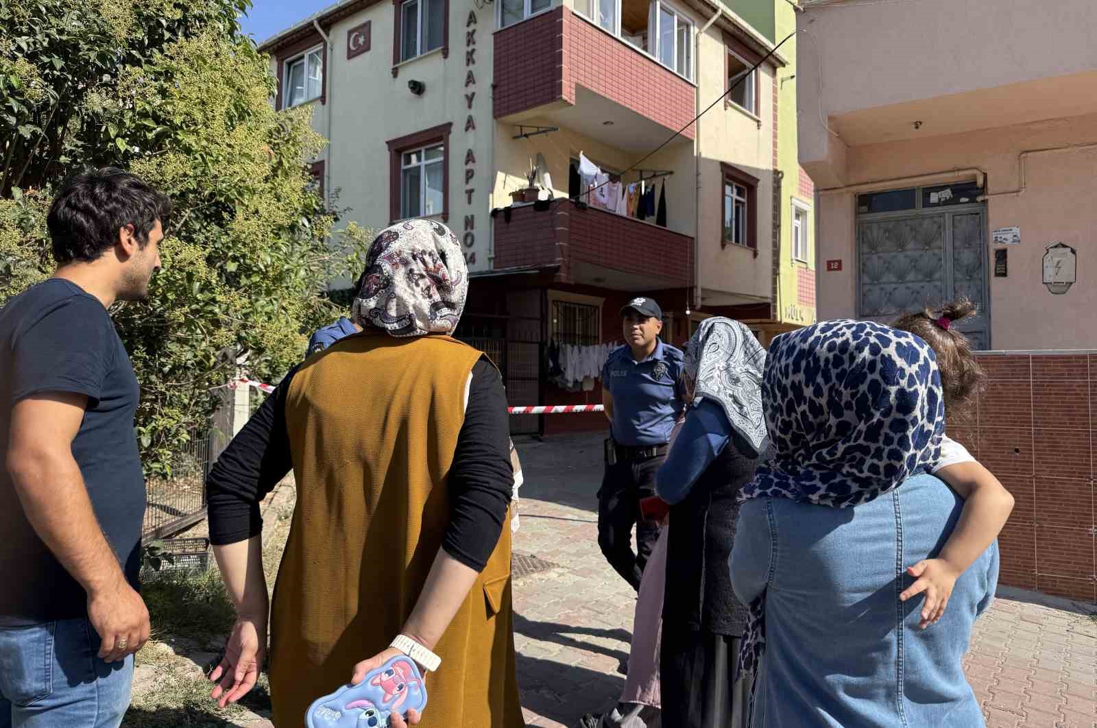 B&uuml;y&uuml;k&ccedil;ekmece&rsquo;de boşaltılan binalarda inceleme devam ediyor

