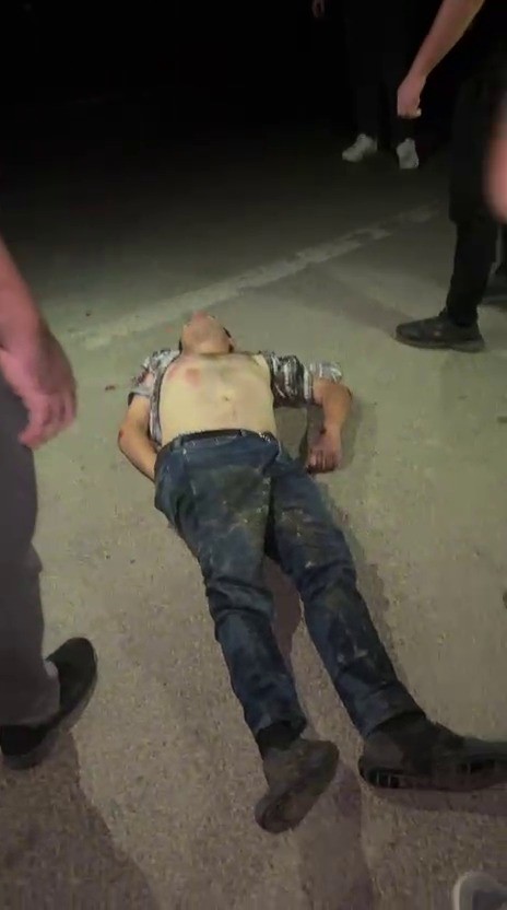 Seyir halindeki kamyonetin kasasından düştü