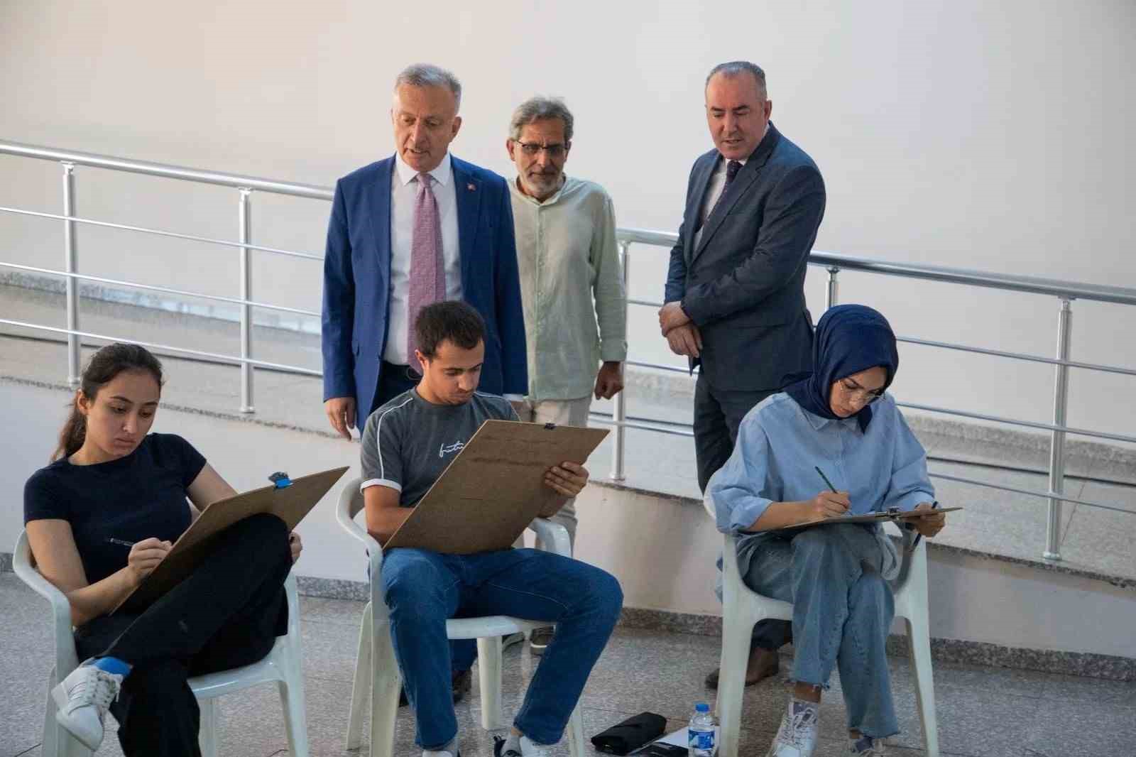 Erzincan&rsquo;da g&uuml;zel sanatlar i&ccedil;in &ouml;zel yetenek sınavları yapıldı
