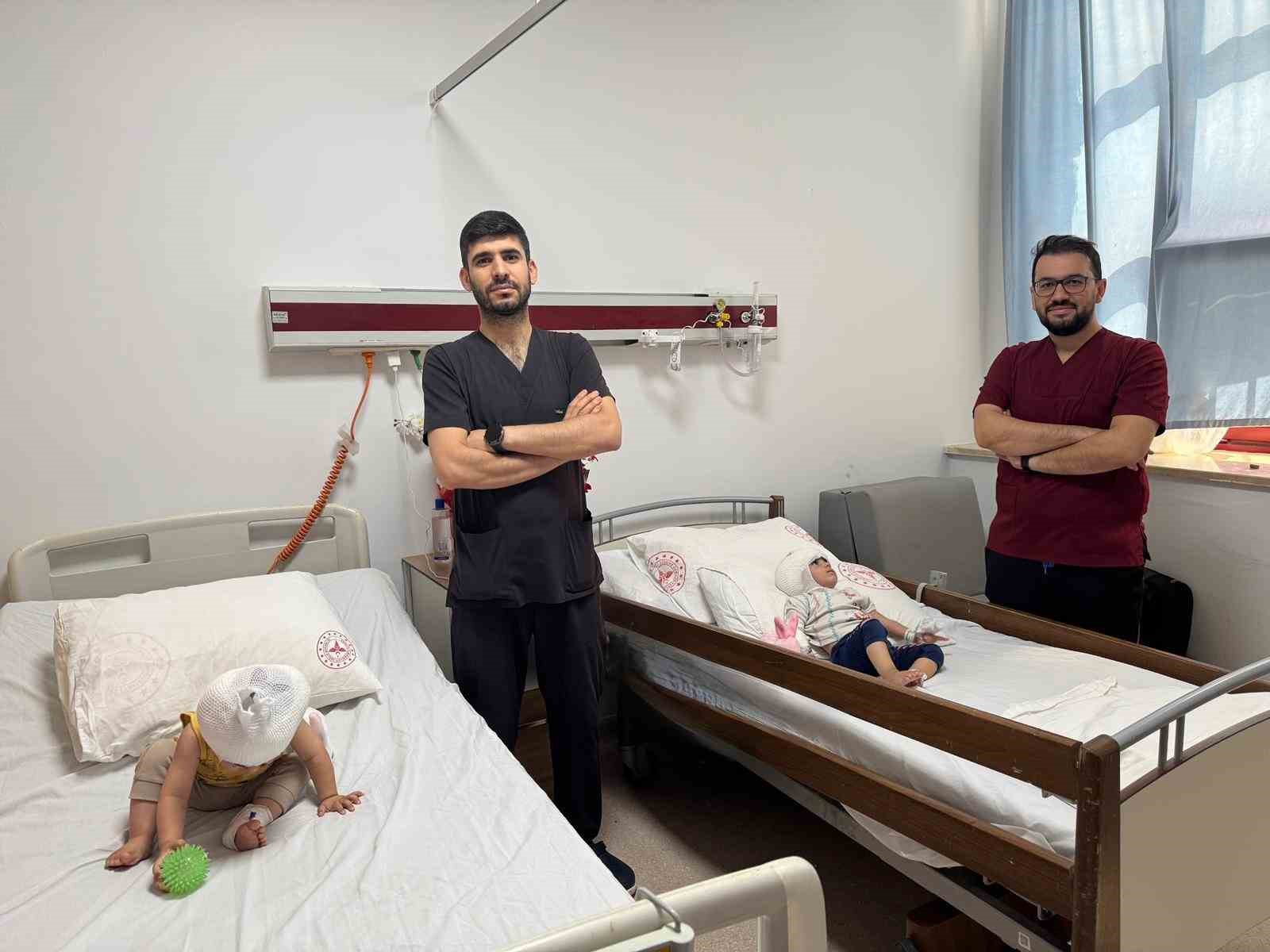 Diyarbakır’da iki hastanın biyonik kulak ameliyatı yapıldı