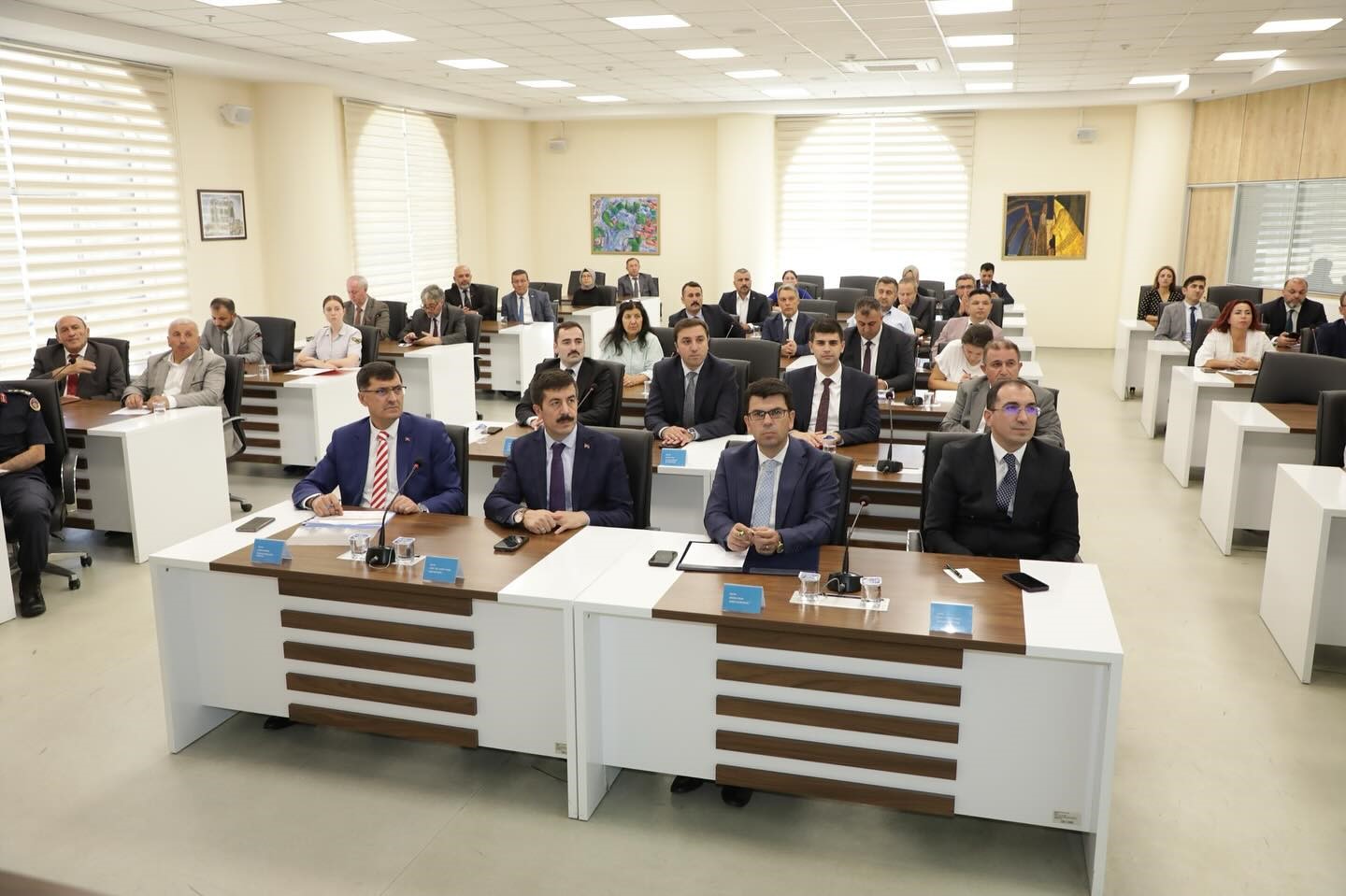 Vali Işın: "Aile, toplumumuzun temel direği ve k&uuml;lt&uuml;rel değerlerimizin taşıyıcısıdır"
