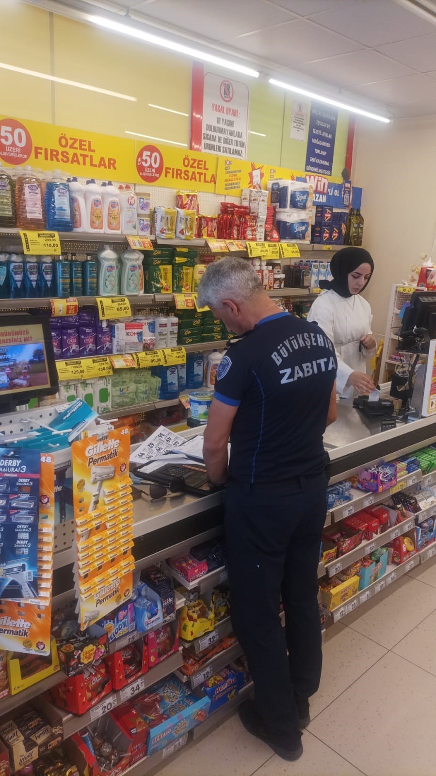 Market raflarına sıkı takip
