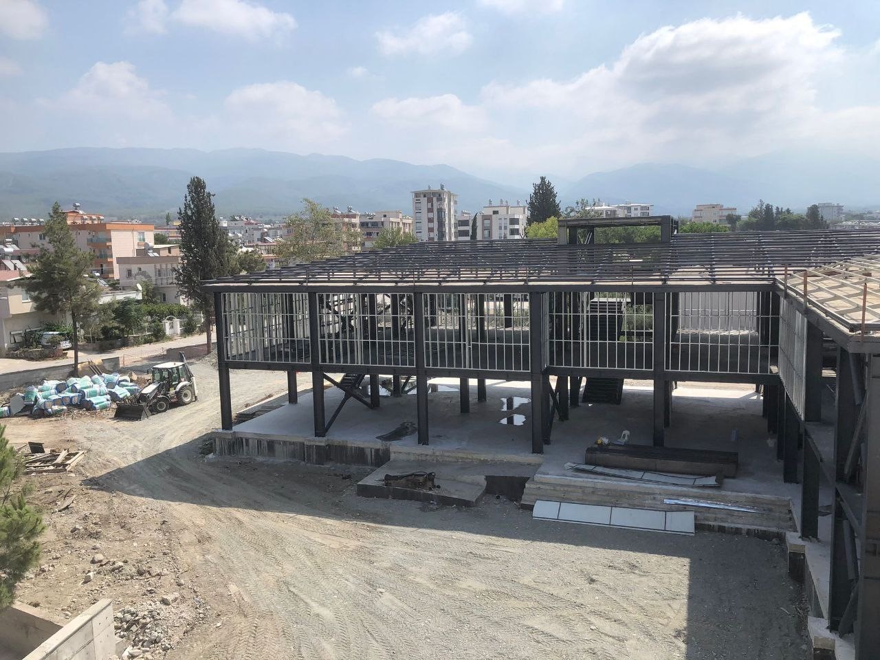 İş makinesinin &ccedil;arptığı gen&ccedil; harita teknikeri hayatını kaybetti
