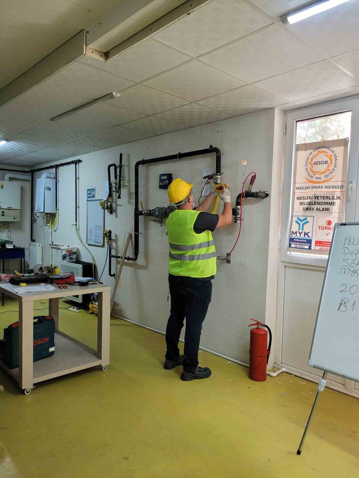 Antalya&rsquo;da doğal gaz &ccedil;alışanları sınav heyecanı yaşadı
