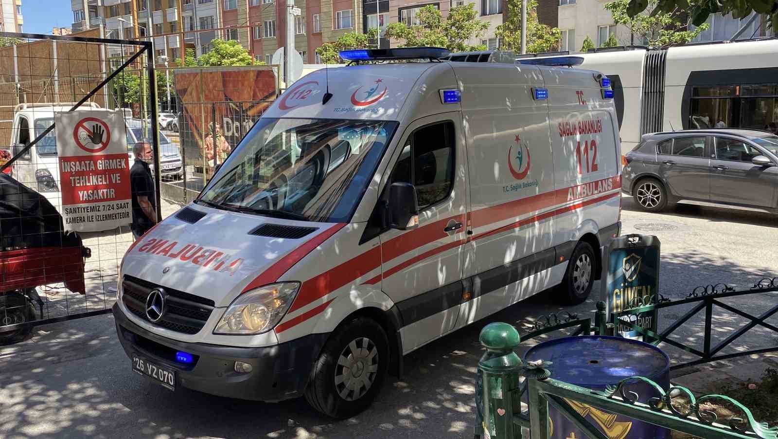 İnşaattan düşen işçi yaralandı