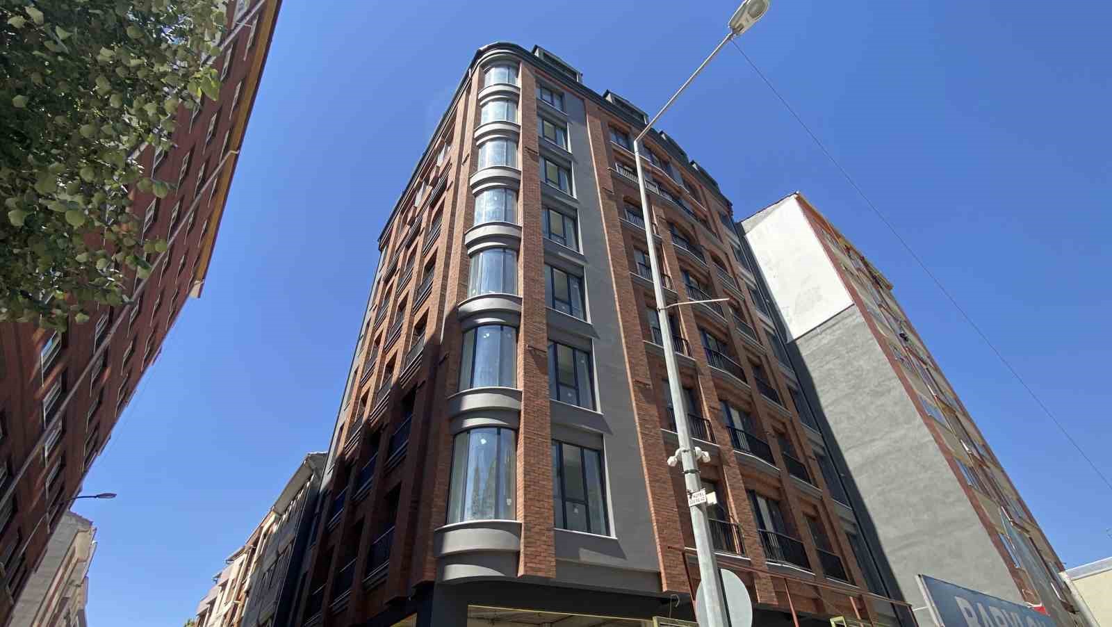 İnşaattan d&uuml;şen iş&ccedil;i yaralandı
