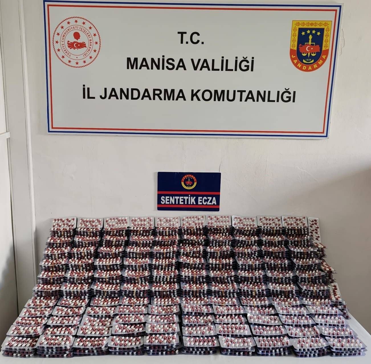 Manisa’da uyuşturucu operasyonu: 30 bin hapla yakalanan tacirler tutuklandı