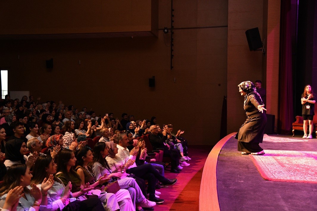 Pursaklar’da tiyatro heyecanı sürüyor