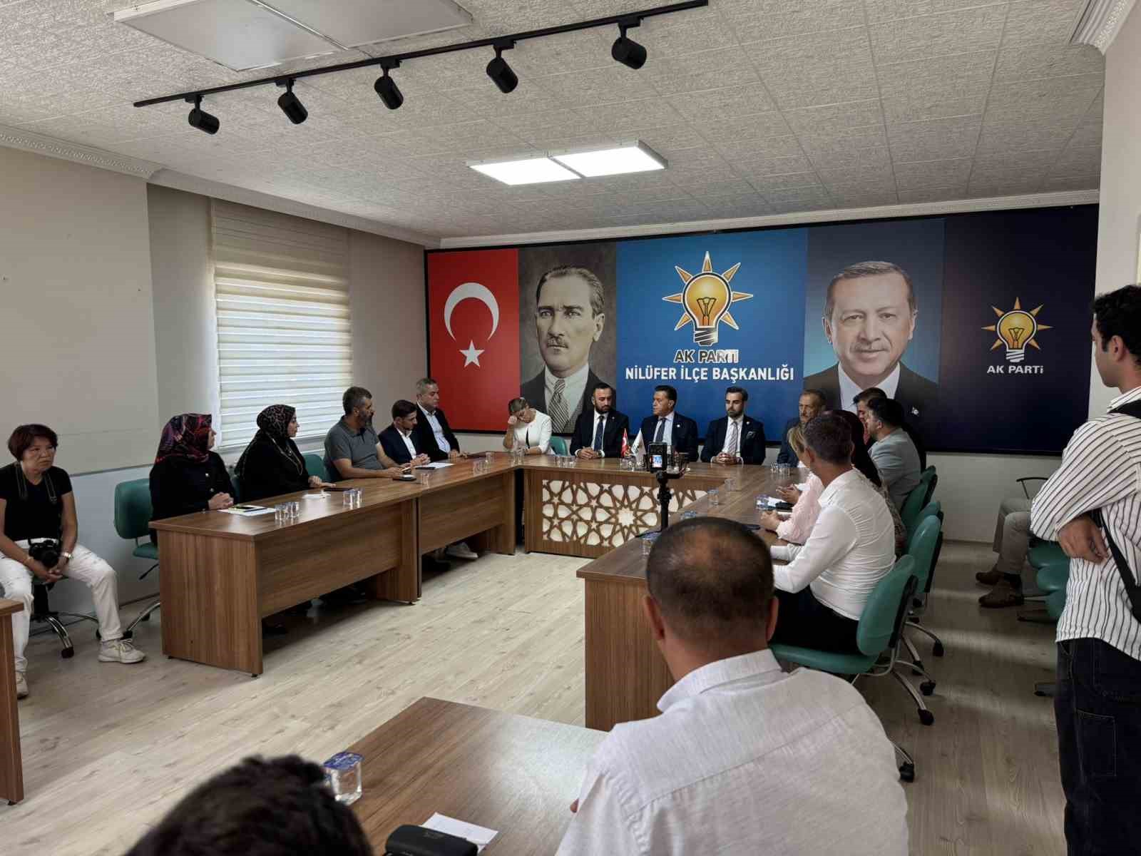 Nebi Hatipoğlu, partisinin Bursa il ve ilçe teşkilatlarını ziyaret etti