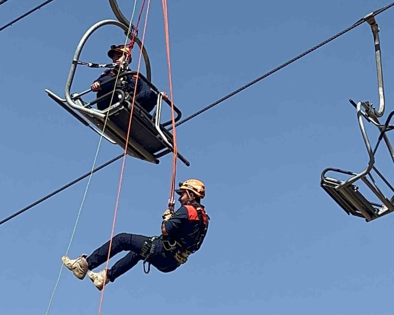 Van&rsquo;da AFAD ekiplerine teleferik ve telesiyejden kurtarma eğitimi

