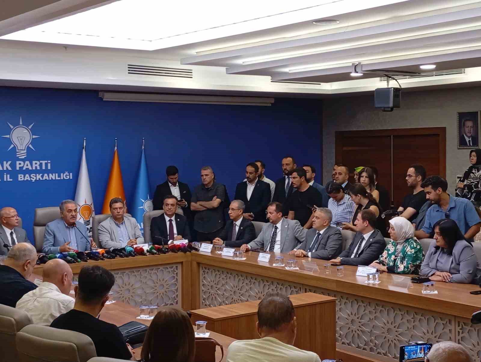 AK Parti Genel Başkan Yardımcısı Hayati Yazıcı:
