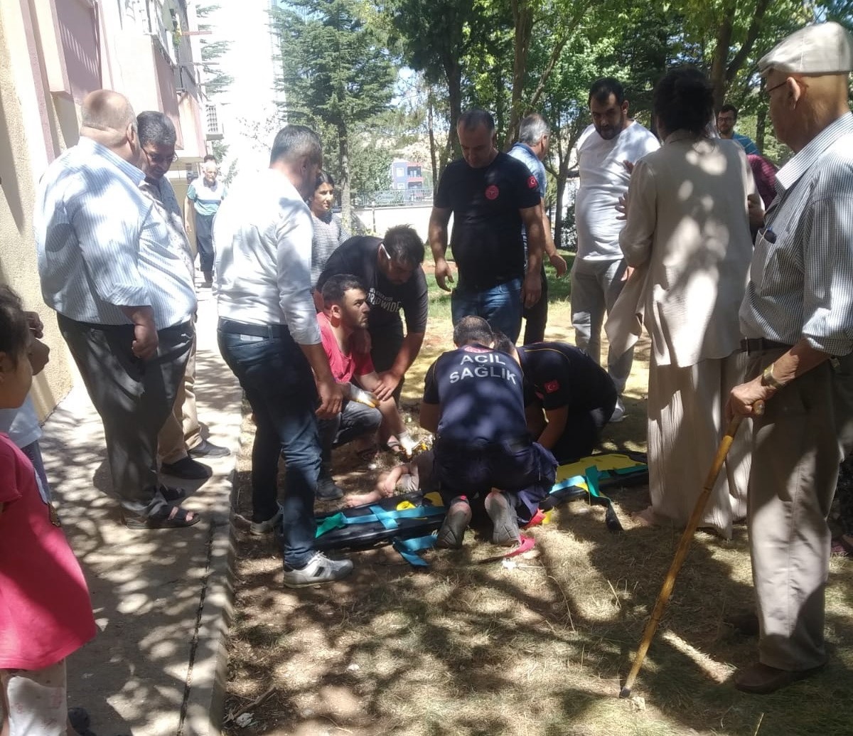 Adıyaman’da 4’üncü kattan düşen çocuk hayatını kaybetti