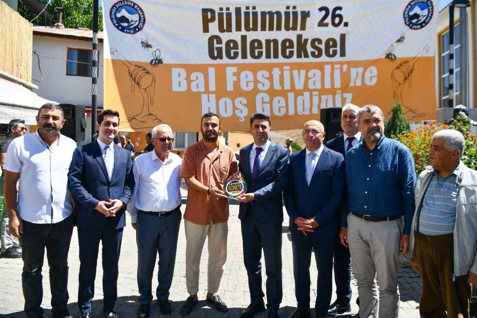 Vali Aygöl, "Tunceli genelinde 900 tonun üzerinde bal rekoltesi bekleniyor"