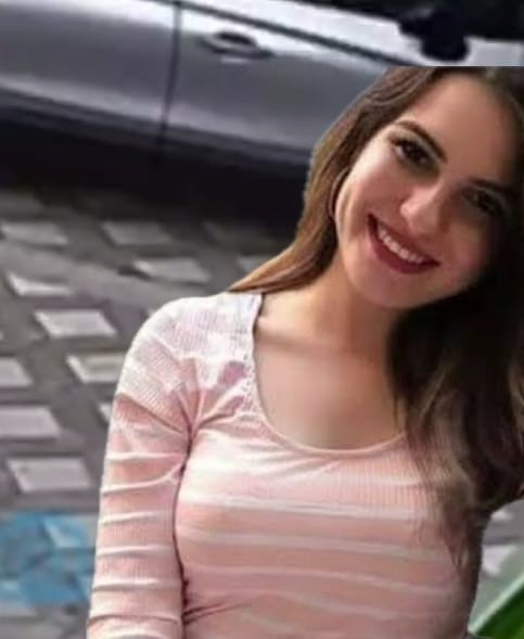 Telefona bakarken otomobilin &ccedil;arptığı gen&ccedil; kız, 5 ay sonra hayatını kaybetti
