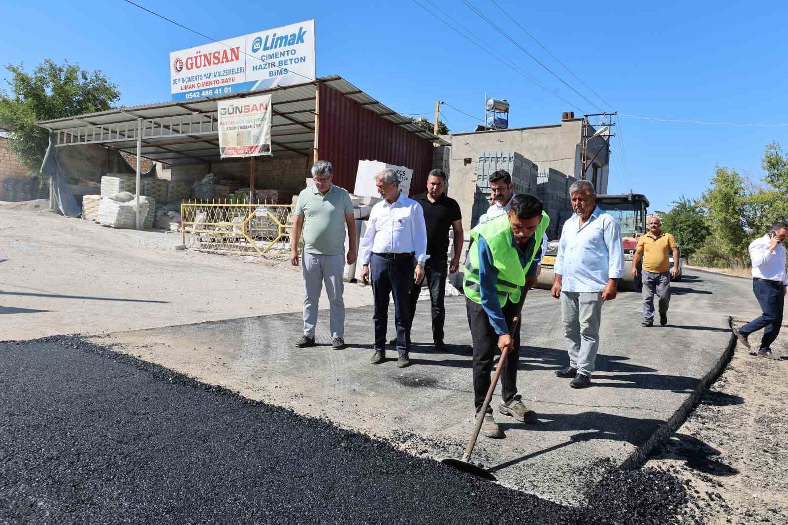 Şahinbey&rsquo;de asfalt &ccedil;alışmaları s&uuml;r&uuml;yor
