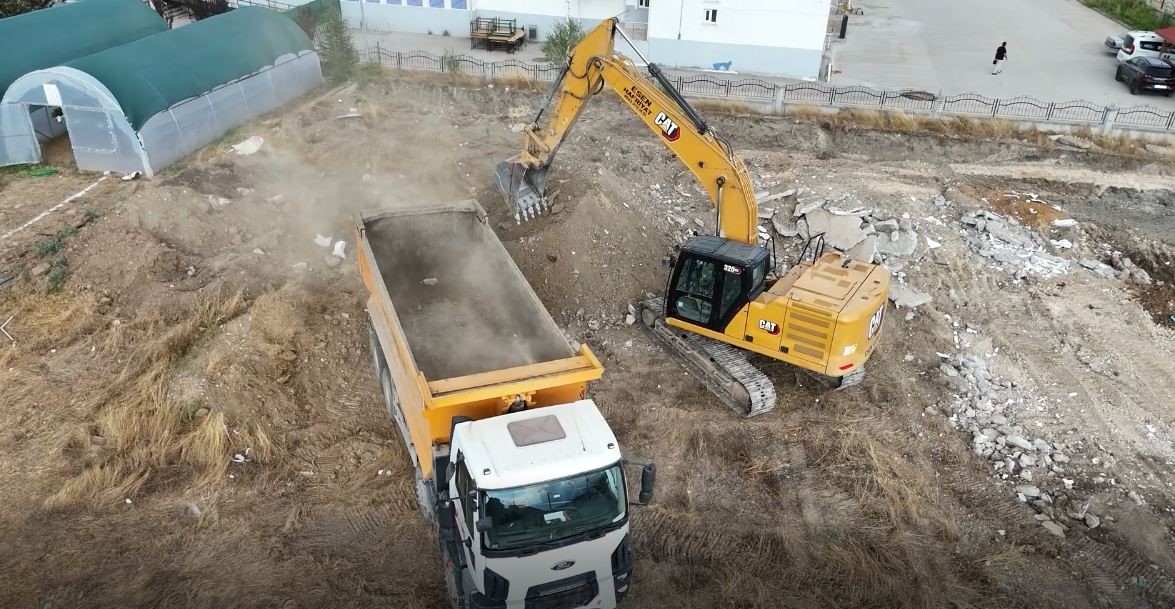 Bolu&rsquo;da 200 kişilik spor salonu i&ccedil;in ilk kazma vuruldu
