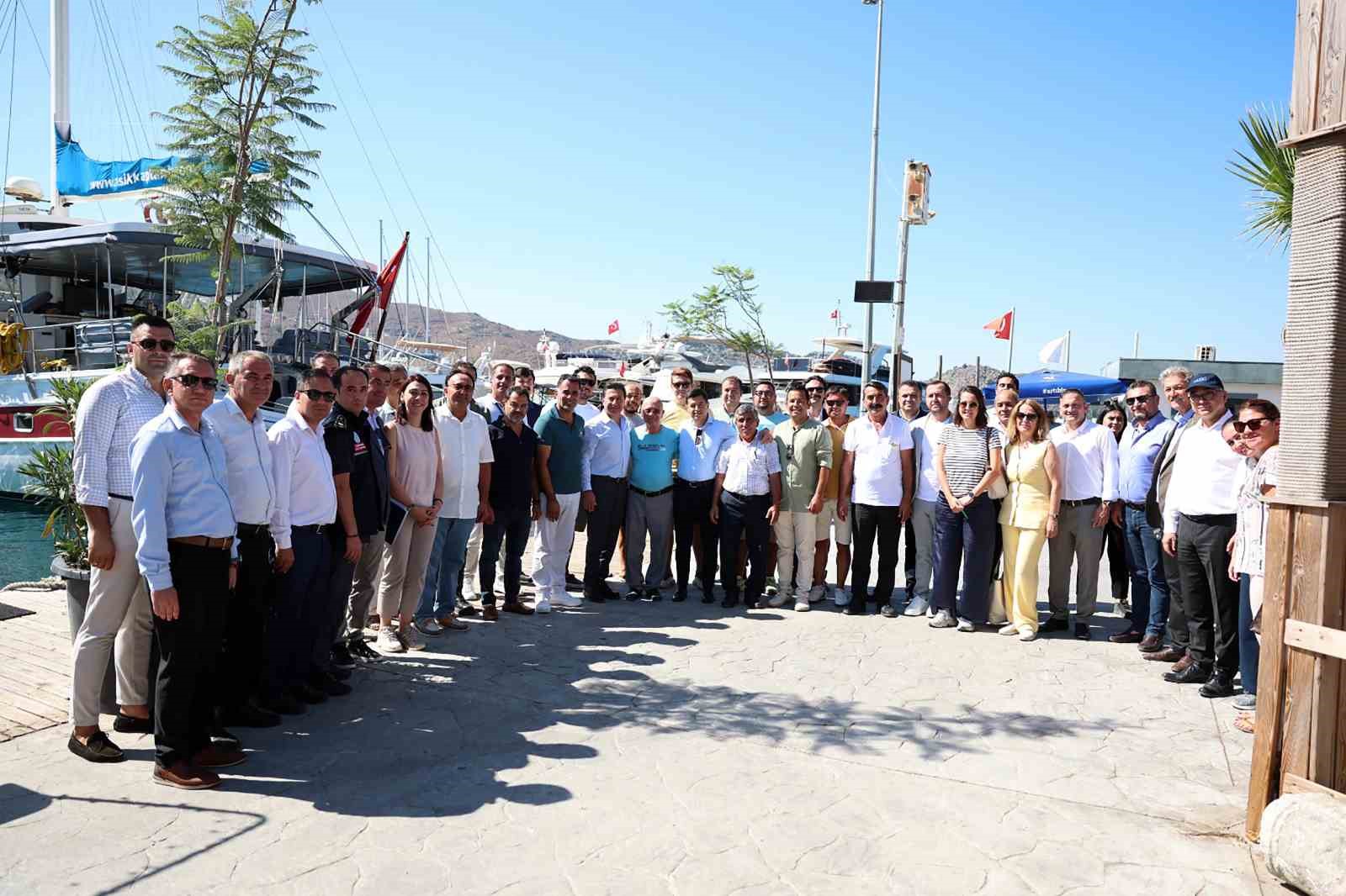 Başkan Aras Marmaris&rsquo;te vatandaşlarla bir araya geldi
