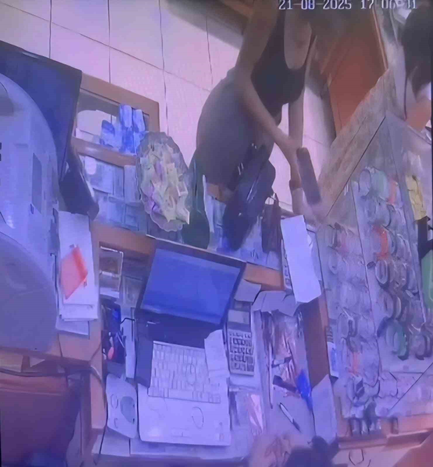 Polisten film senaryolarına taş &ccedil;ıkartan sahte altın operasyonu
