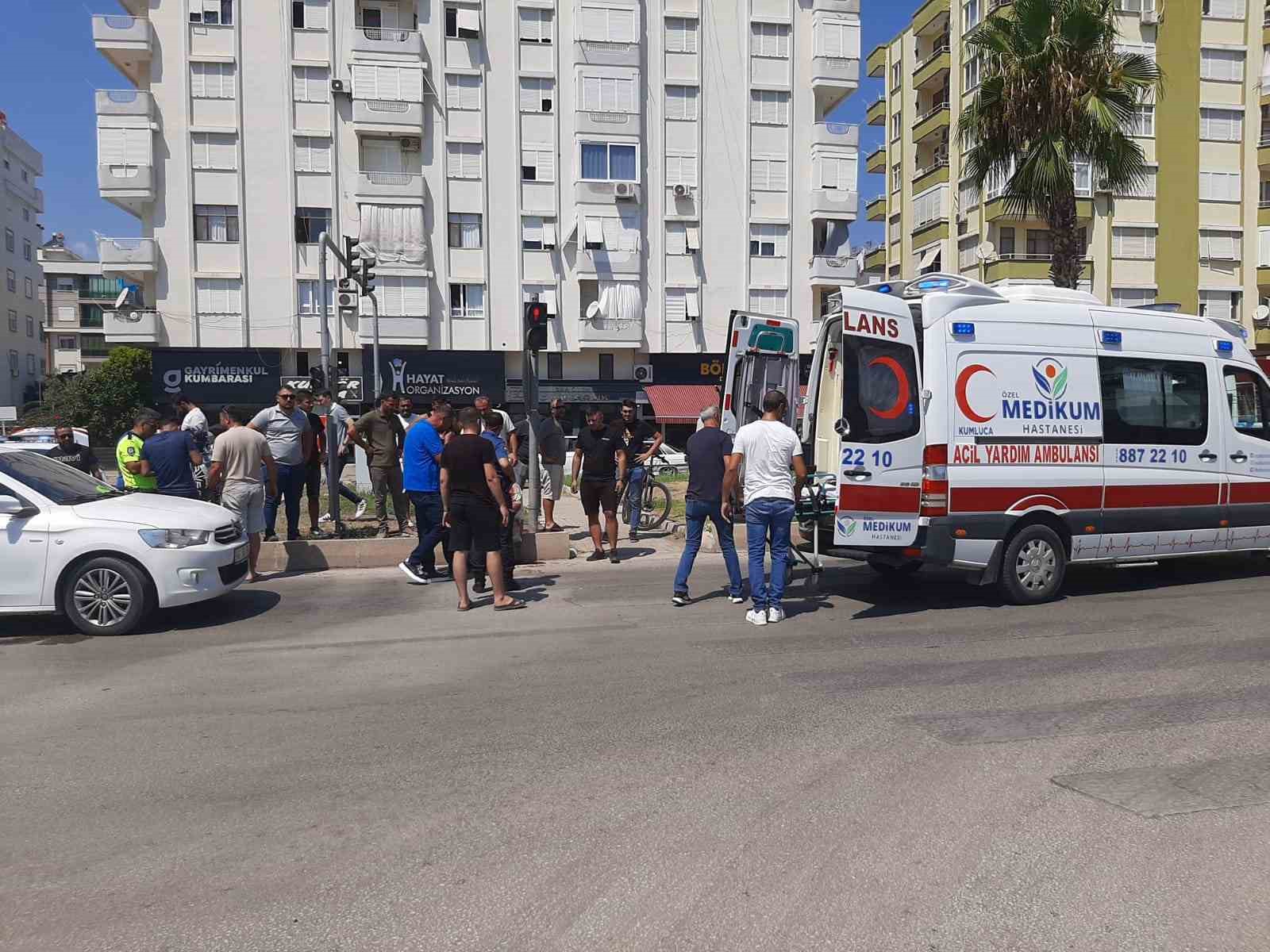 Kumluca&rsquo;da otomobil ile motosiklet &ccedil;arpıştı: 1 yaralı
