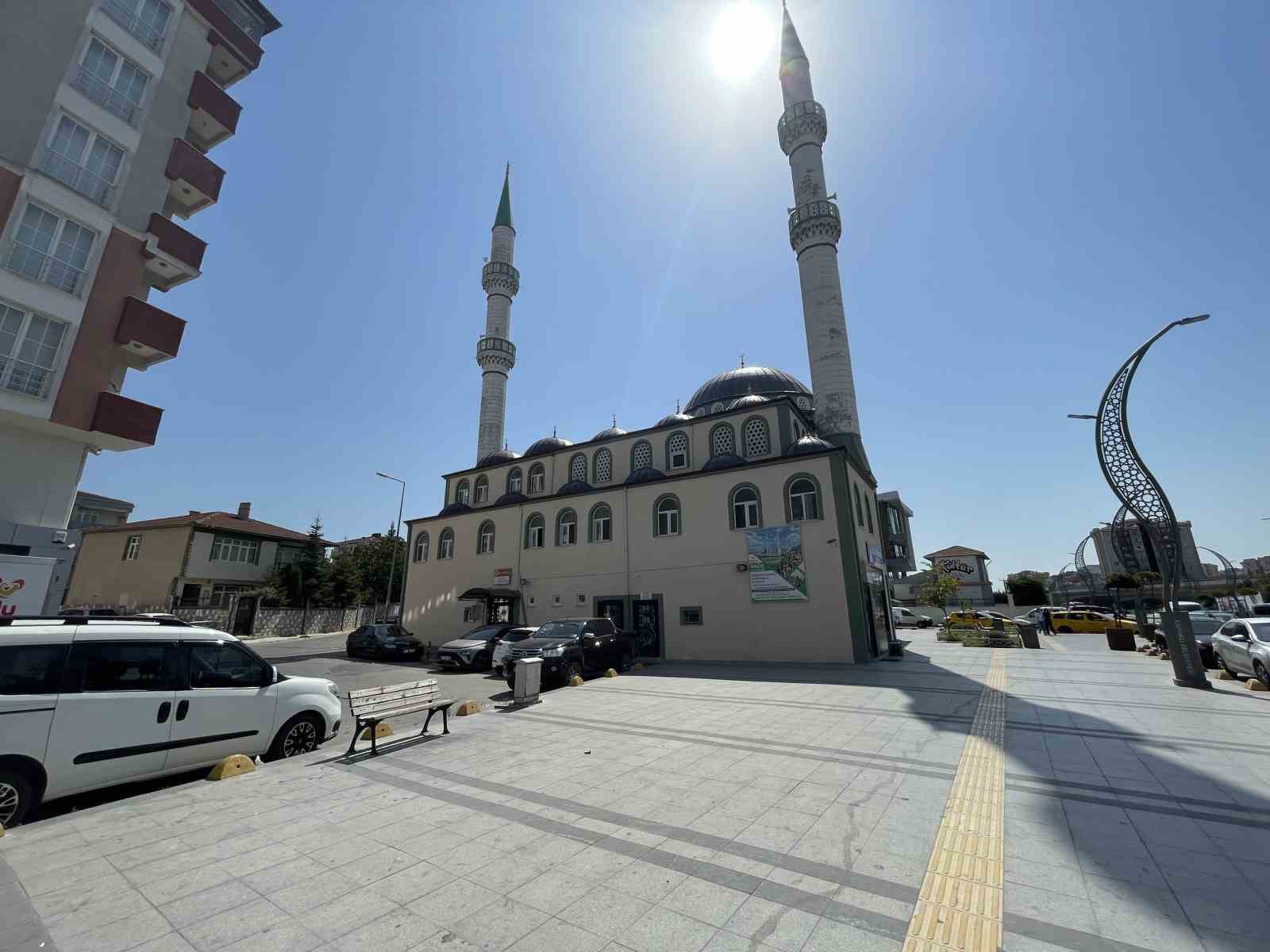 Kapaklı&rsquo;da 10 yaşındaki Hami&rsquo;nin okuduğu ezan cemaatten tam not aldı
