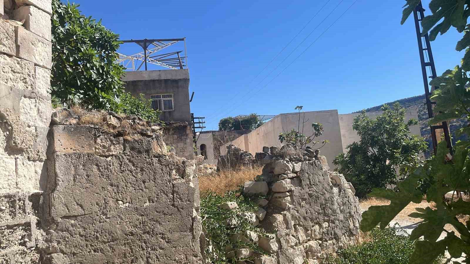 Tadilatını yaptığı evde g&ouml;&ccedil;&uuml;k altında kaldı
