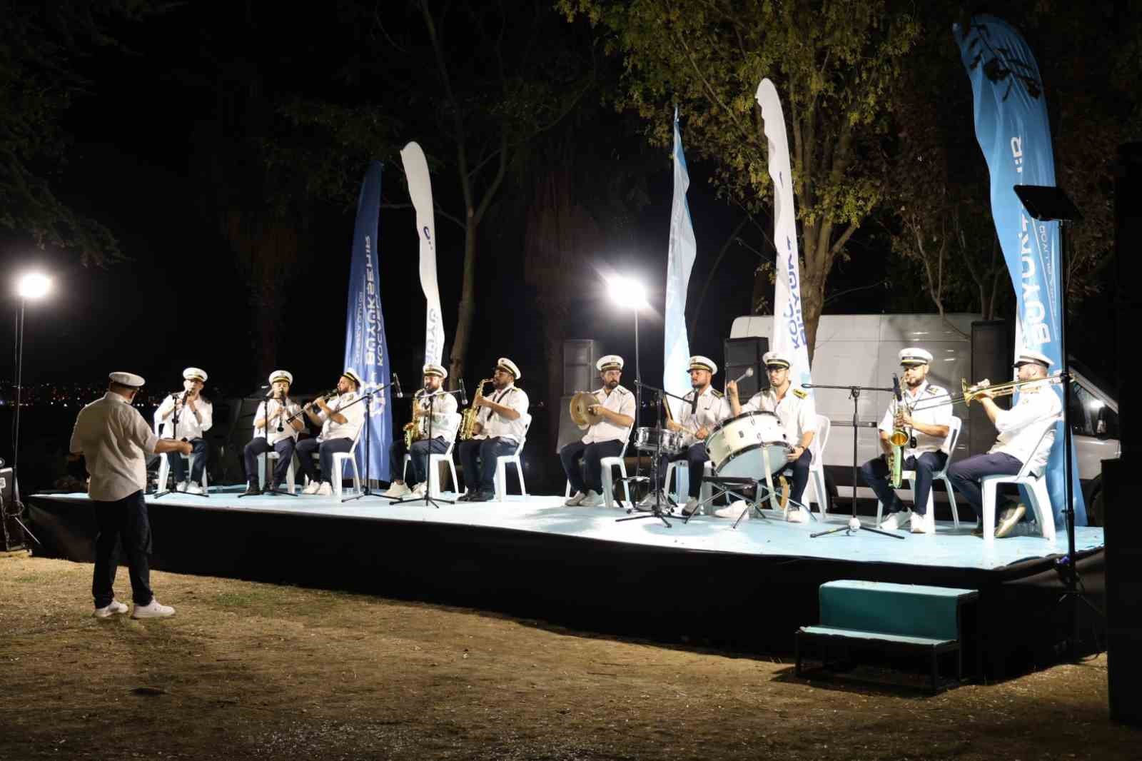 Başiskele Sahili müzikle şenlendi