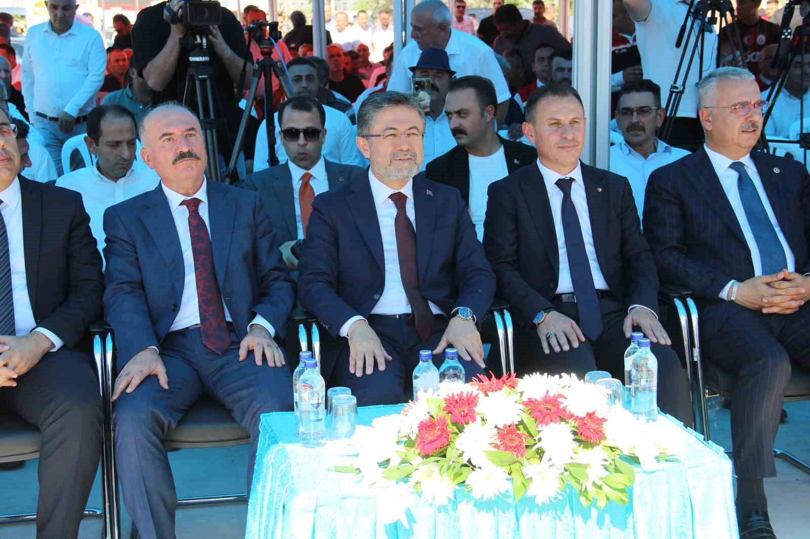 Bakan Yumaklı&rsquo;dan şap hastalığı a&ccedil;ıklaması: "Kırmızı et tedariğinde herhangi bir problem yok"
