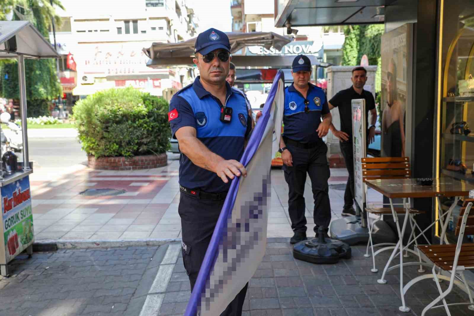 Efeler Belediyesi aylar sonra şikayetleri dikkate aldı, vatandaşlar artık sokaklarda rahat yürüyebilecek