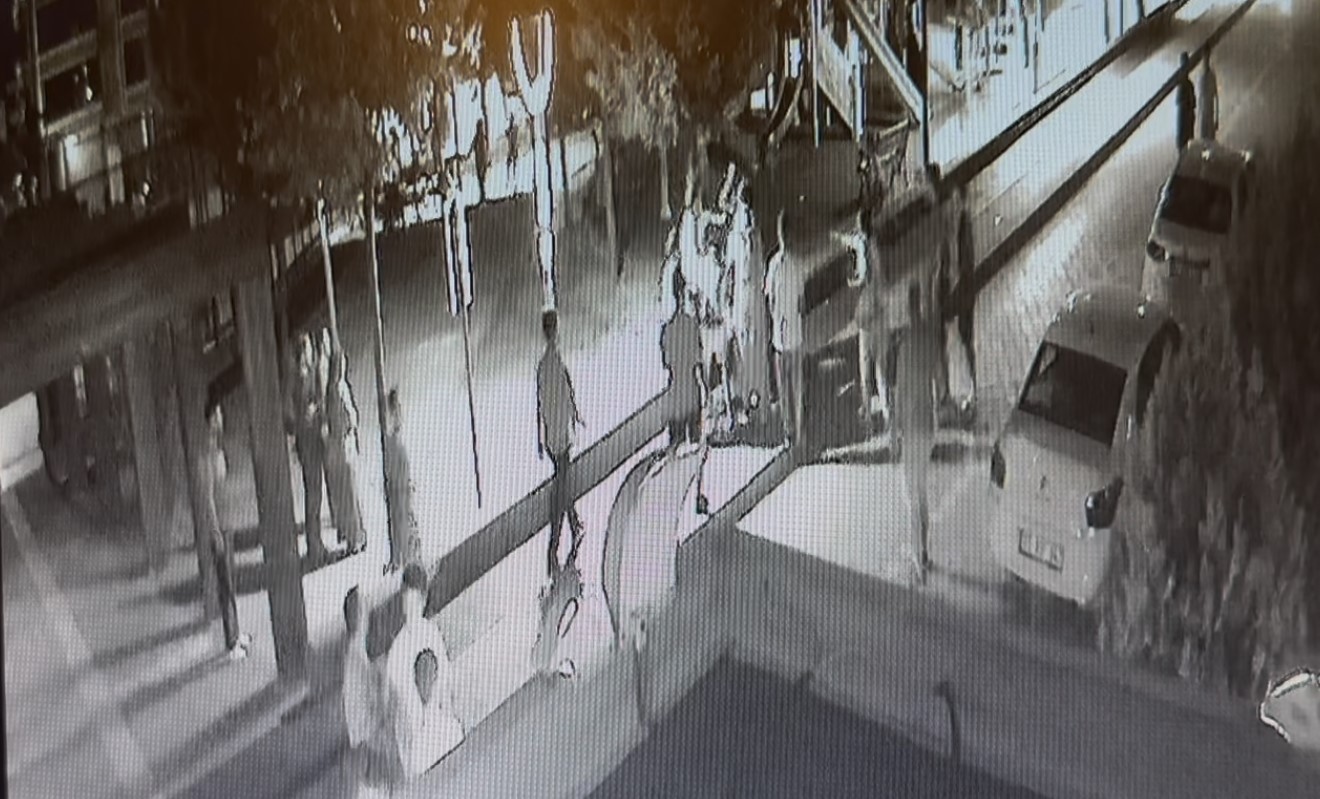 Samsun’da daire satışı nedeniyle çıkan tekme ve sopalı kavga güvenlik kamerasında