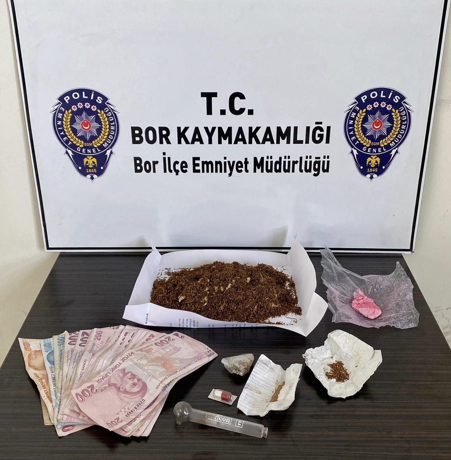 Bor&rsquo;da uyuşturucu operasyonu: 4 g&ouml;zaltı

