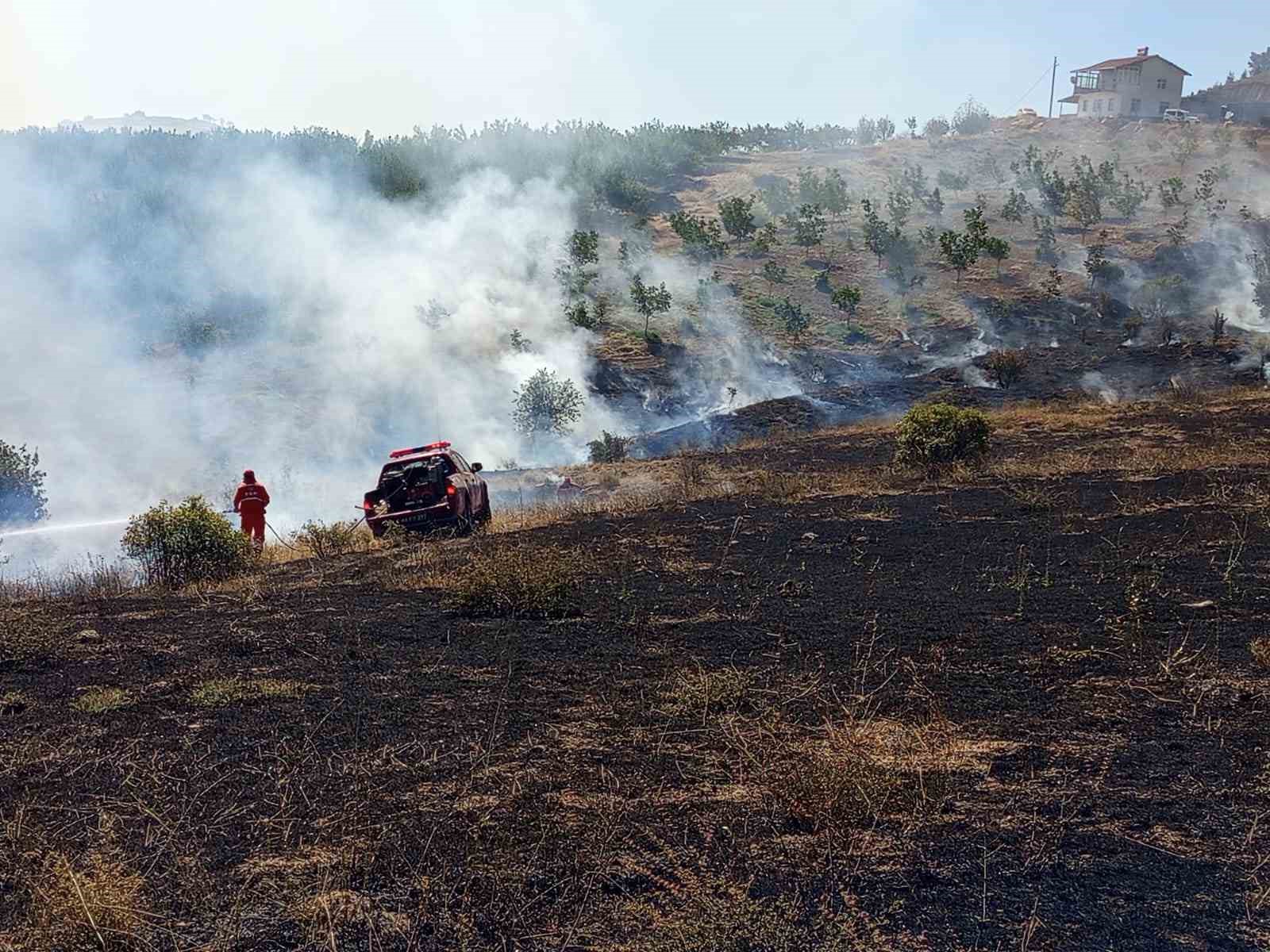Hekimhan&rsquo;da ormanlık alanda &ccedil;ıkan yangın s&ouml;nd&uuml;r&uuml;ld&uuml;
